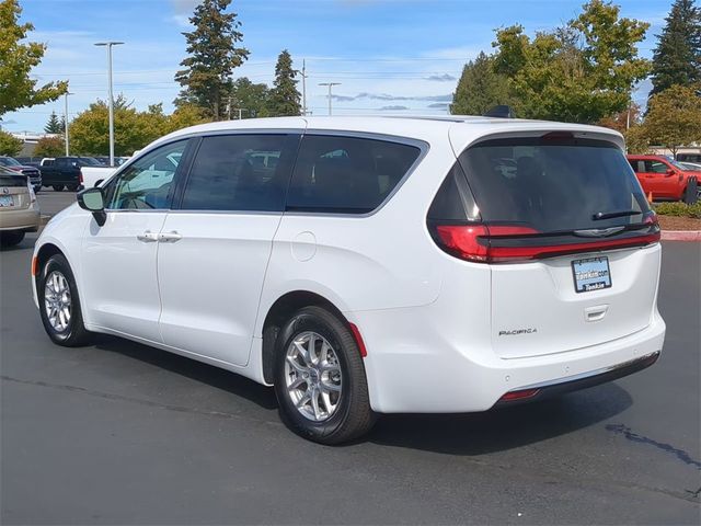 2024 Chrysler Pacifica Touring-L