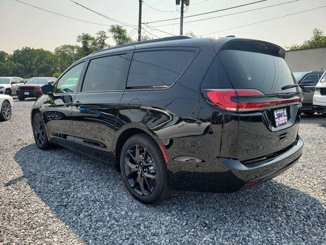 2024 Chrysler Pacifica Touring-L