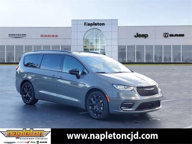 2024 Chrysler Pacifica Touring-L