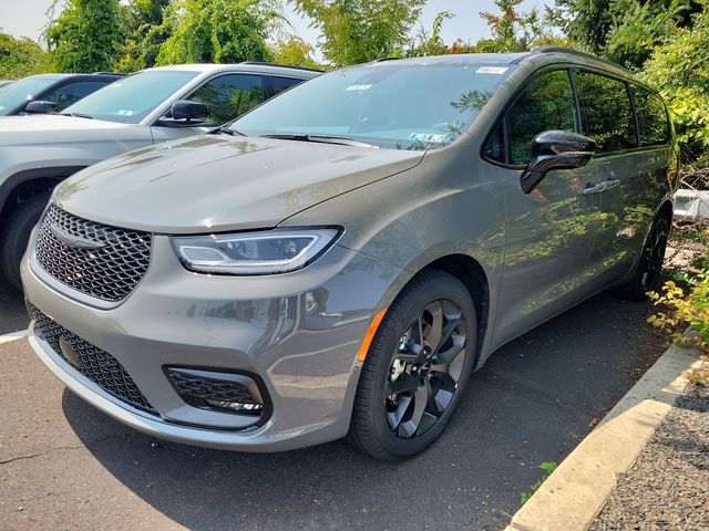 2024 Chrysler Pacifica Touring-L