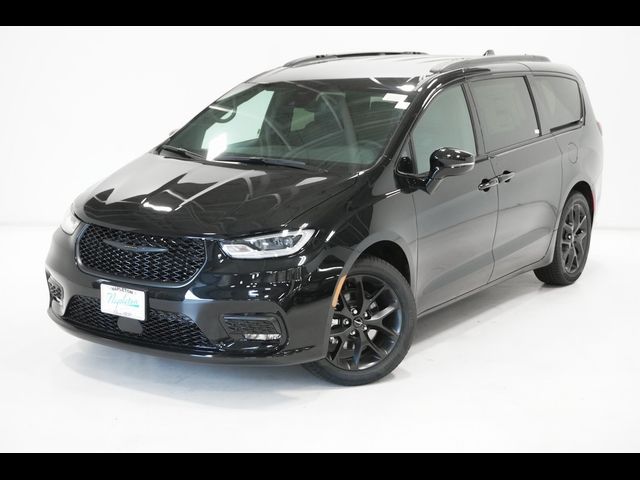 2024 Chrysler Pacifica Touring-L