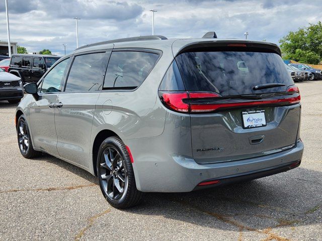 2024 Chrysler Pacifica Touring-L