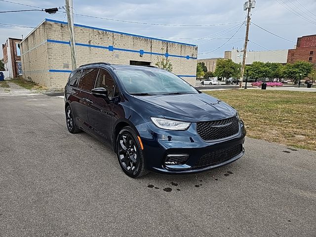 2024 Chrysler Pacifica Touring-L