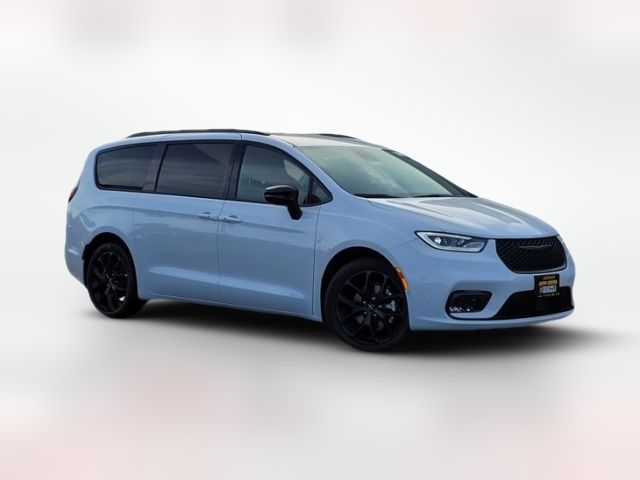 2024 Chrysler Pacifica Touring-L