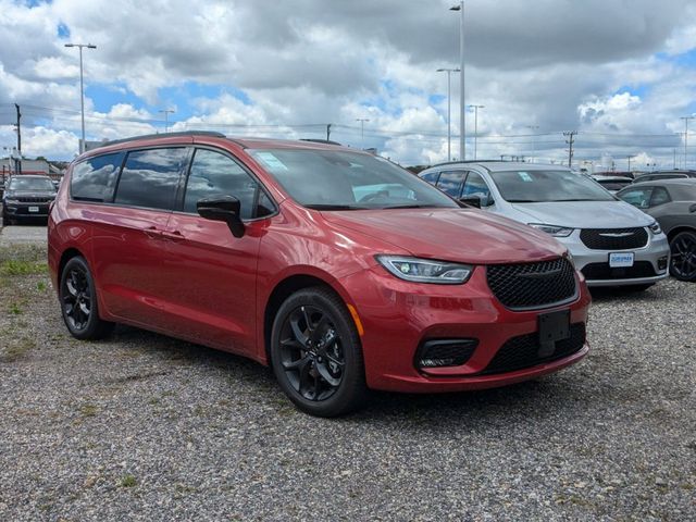 2024 Chrysler Pacifica Touring-L