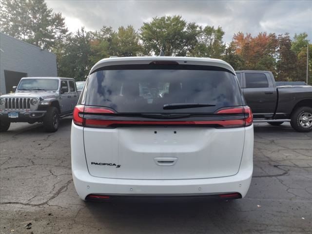 2024 Chrysler Pacifica Touring-L