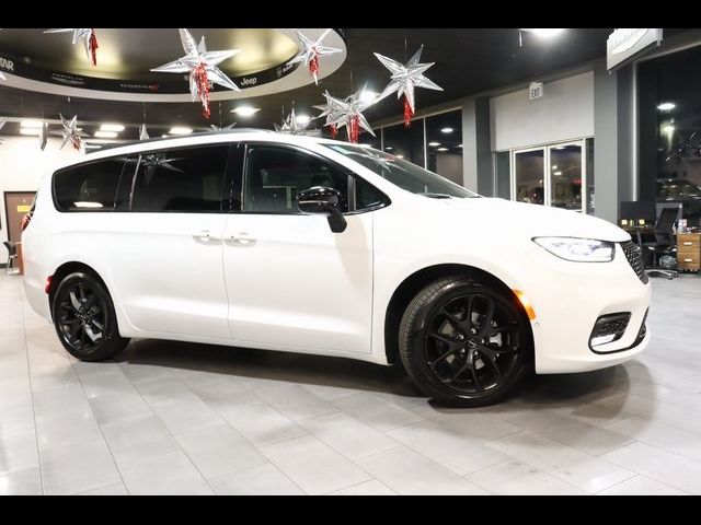 2024 Chrysler Pacifica Touring-L