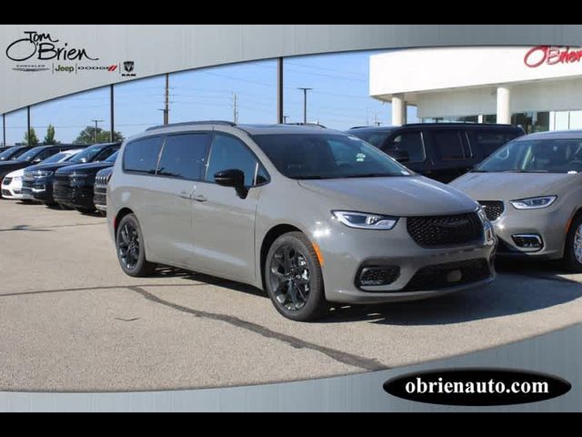 2024 Chrysler Pacifica Touring-L