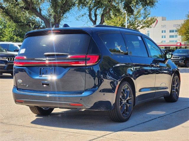 2024 Chrysler Pacifica Touring-L