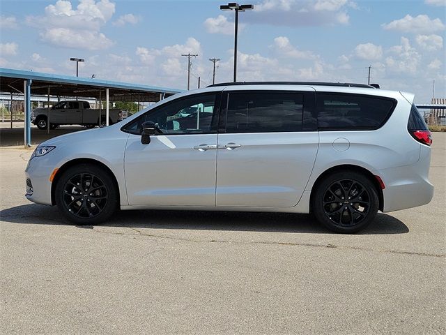 2024 Chrysler Pacifica Touring-L