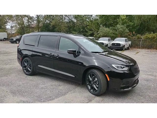 2024 Chrysler Pacifica Touring-L