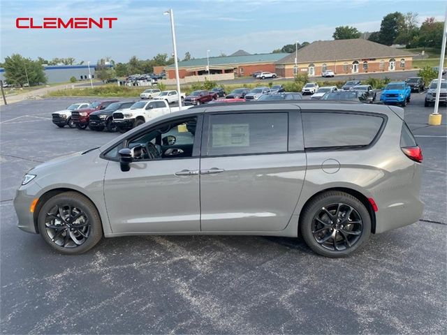 2024 Chrysler Pacifica Touring-L