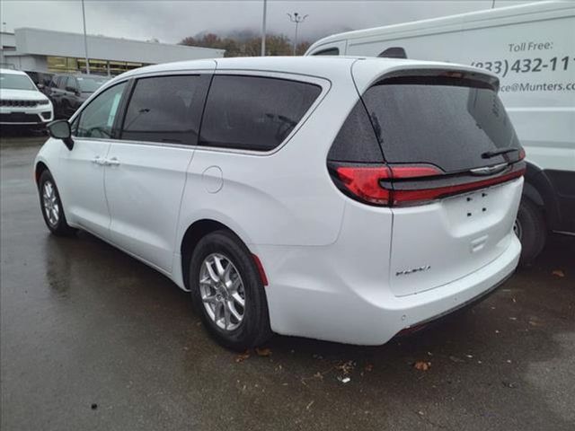 2024 Chrysler Pacifica Touring-L