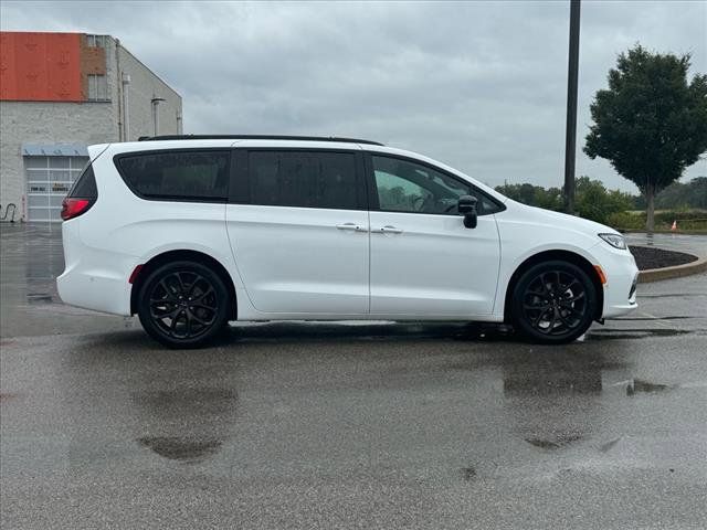 2024 Chrysler Pacifica Touring-L