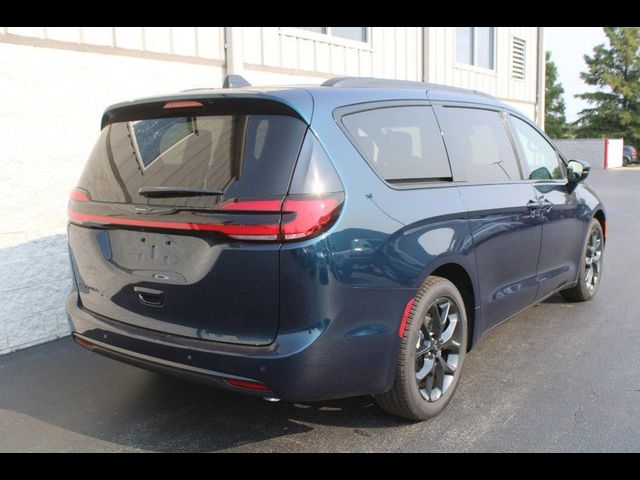 2024 Chrysler Pacifica Touring-L