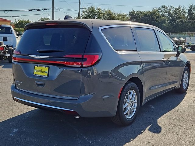 2024 Chrysler Pacifica Touring-L