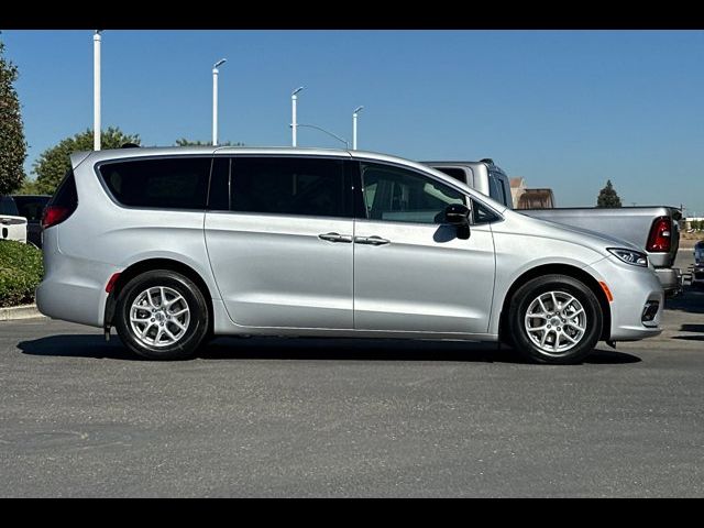 2024 Chrysler Pacifica Touring-L