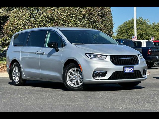 2024 Chrysler Pacifica Touring-L