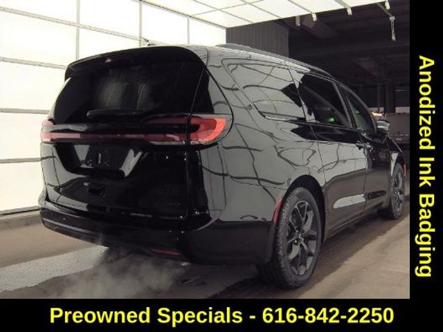 2024 Chrysler Pacifica Touring-L