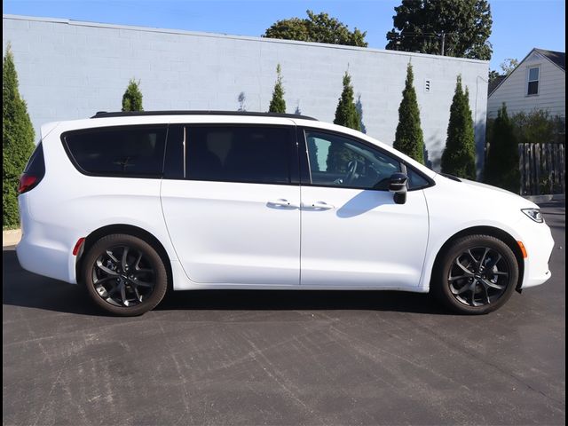 2024 Chrysler Pacifica Touring-L