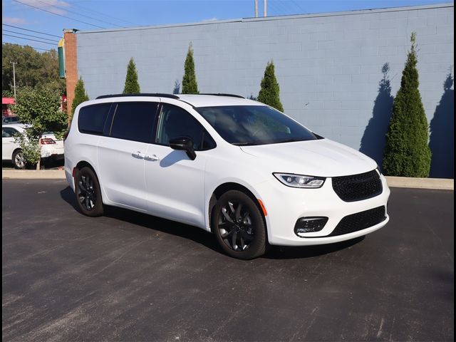 2024 Chrysler Pacifica Touring-L