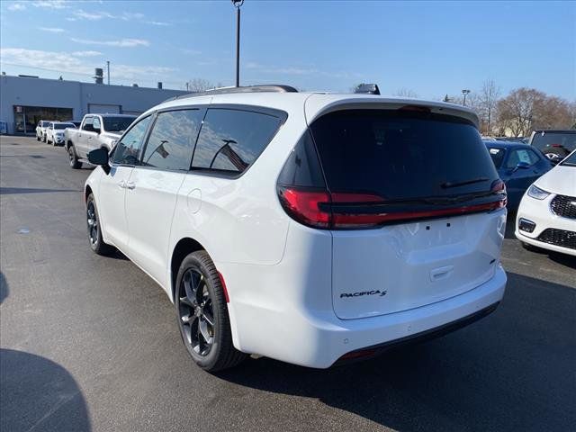 2024 Chrysler Pacifica Touring-L