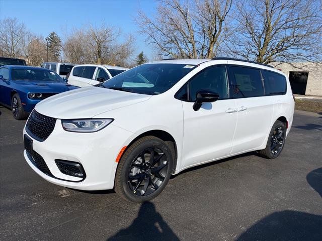 2024 Chrysler Pacifica Touring-L