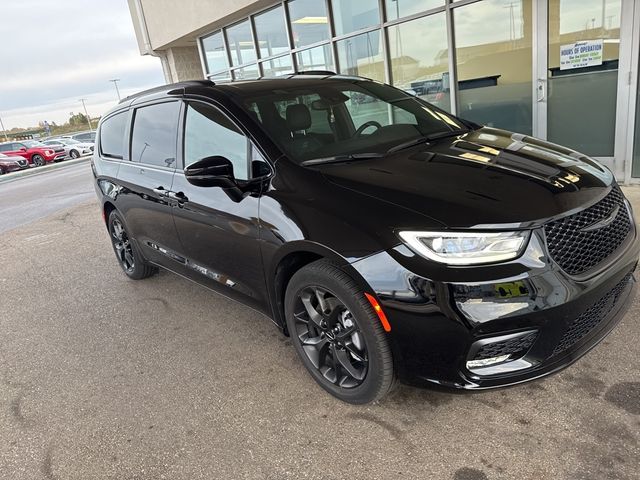 2024 Chrysler Pacifica Touring-L