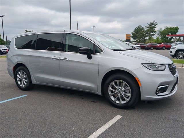 2024 Chrysler Pacifica Touring-L