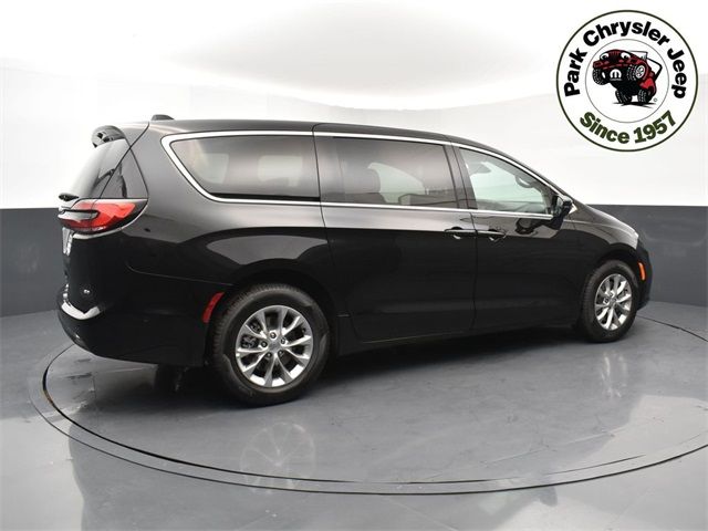 2024 Chrysler Pacifica Touring-L