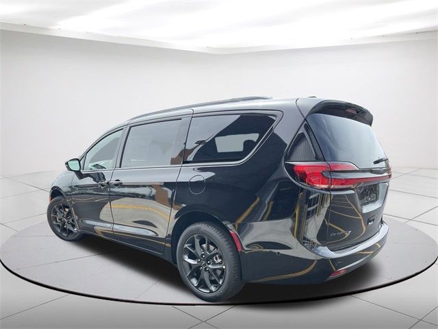 2024 Chrysler Pacifica Touring-L