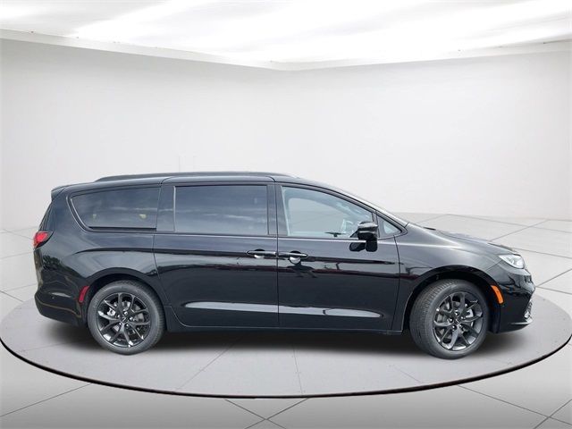 2024 Chrysler Pacifica Touring-L