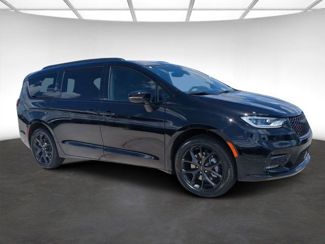 2024 Chrysler Pacifica Touring-L