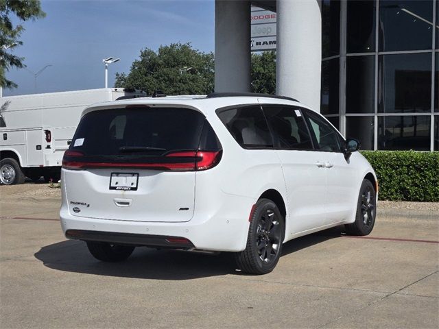 2024 Chrysler Pacifica Touring-L