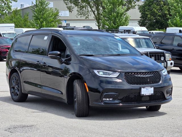 2024 Chrysler Pacifica Touring-L