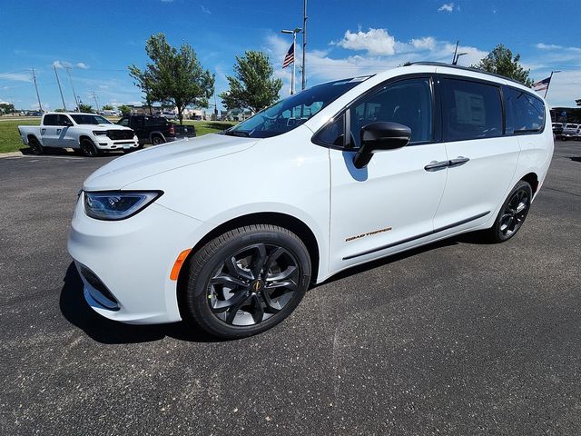 2024 Chrysler Pacifica Touring-L