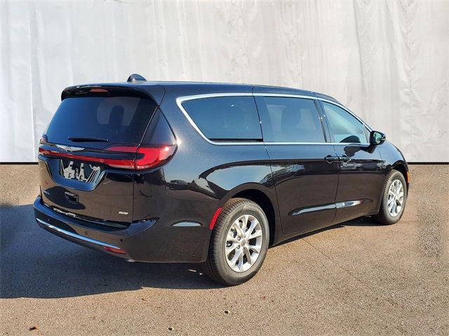 2024 Chrysler Pacifica Touring-L