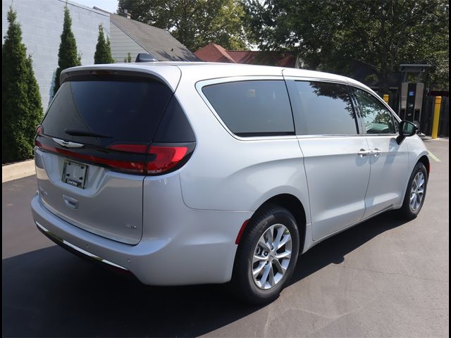 2024 Chrysler Pacifica Touring-L