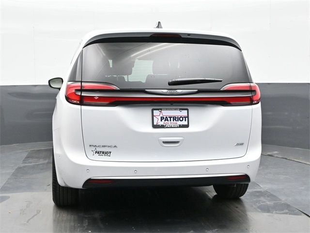 2024 Chrysler Pacifica Touring-L