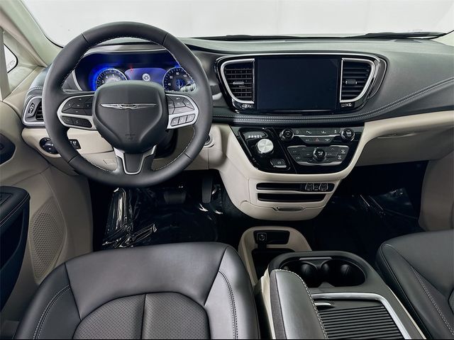 2024 Chrysler Pacifica Touring-L