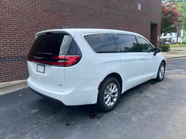 2024 Chrysler Pacifica Touring-L