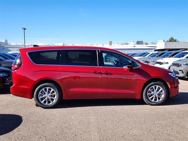 2024 Chrysler Pacifica Touring-L