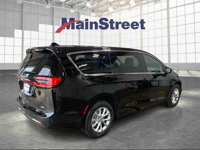 2024 Chrysler Pacifica Touring-L