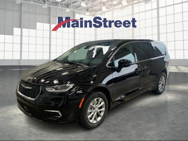 2024 Chrysler Pacifica Touring-L