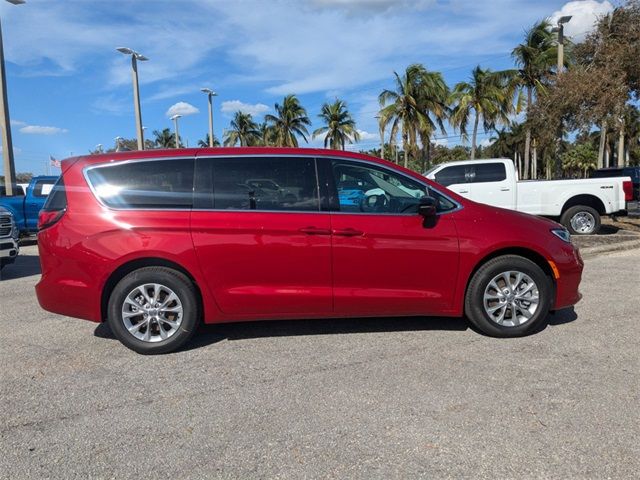 2024 Chrysler Pacifica Touring-L