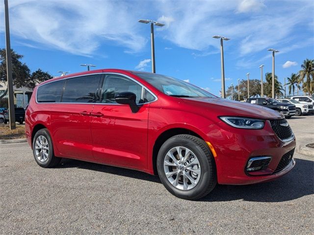 2024 Chrysler Pacifica Touring-L