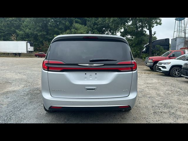 2024 Chrysler Pacifica Touring-L