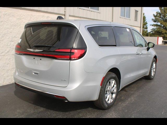 2024 Chrysler Pacifica Touring-L