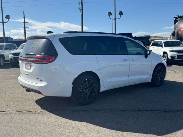 2024 Chrysler Pacifica Touring-L