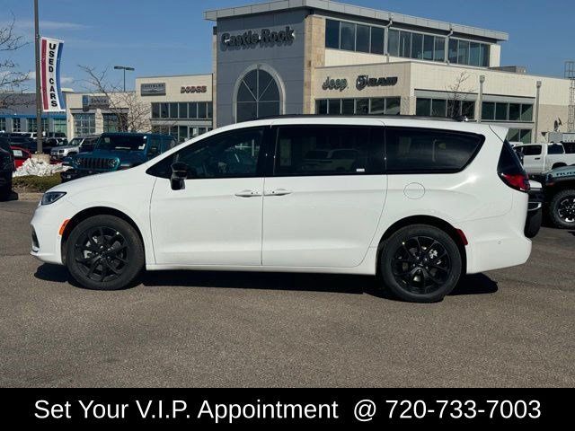 2024 Chrysler Pacifica Touring-L